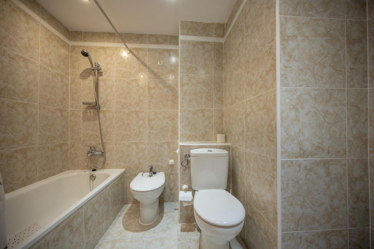 Beautiful Parque Loix 4 Bedroom Apartment Shared Pool, Tennis Court Benidorm Exteriör bild